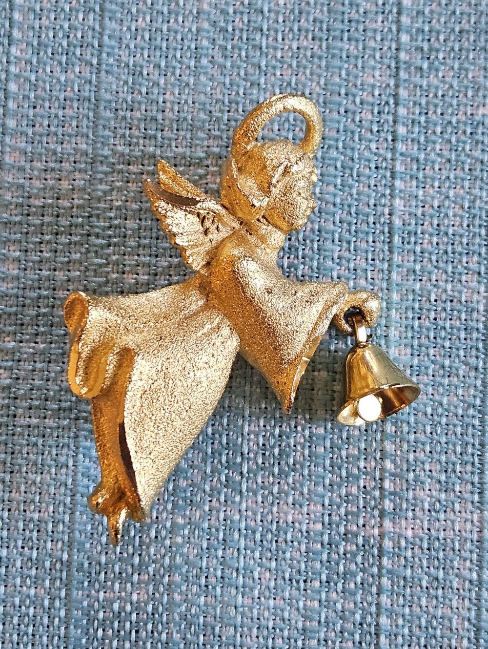 Vintage 70's gold angel with 3D real bell brooch pin Robyn Rush euc Christmas